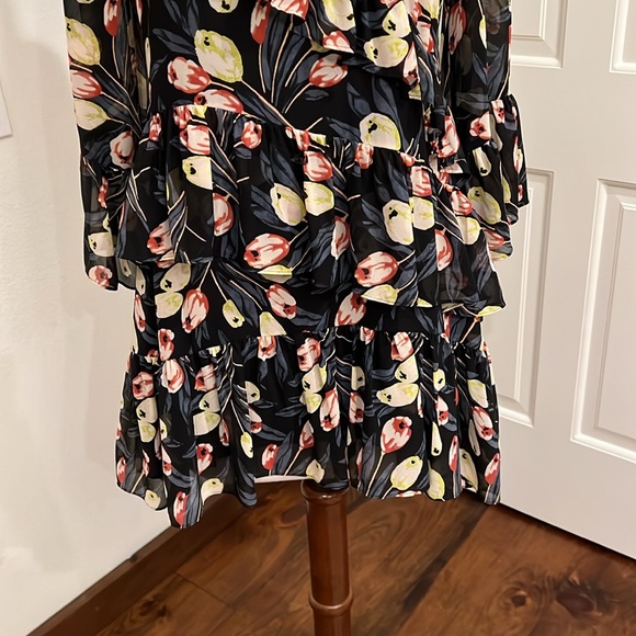 Unworn Cinq à Sept floral ruffled dress fully lined size 4 - Picture 4 of 9